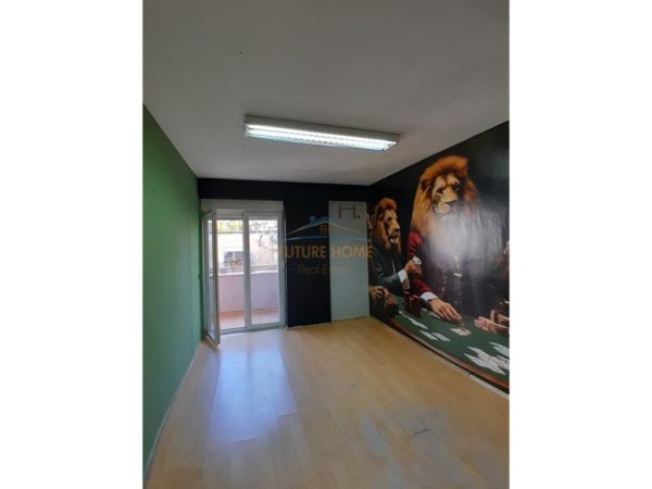 Tirane, jepet me qera apartament 2+1 Kati 2, 110 m² 800 € (Sheshi Willson , Rruga Zef Jubani)