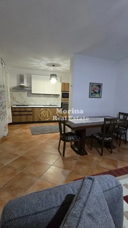 Tirane, jepet me qera apartament duplex Dublex Kati 2, 140 m² 700 € (Qytet Studenti)
