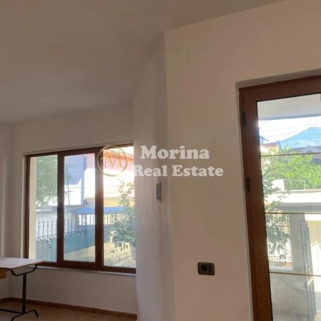 Tirane, jepet me qera ambjent biznesi Kati 1, 100 m² 600 € (Xhamlliku)