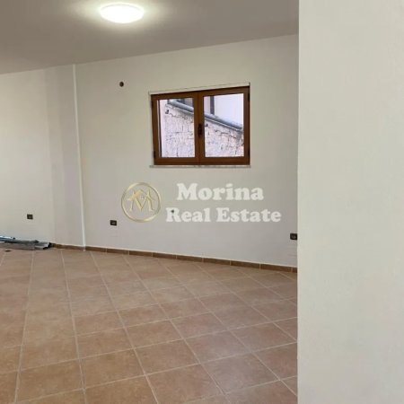 Tirane, jepet me qera ambjent biznesi Kati 1, 100 m² 600 € (Xhamlliku)