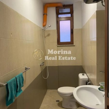 Tirane, jepet me qera ambjent biznesi Kati 1, 100 m² 600 € (Xhamlliku)