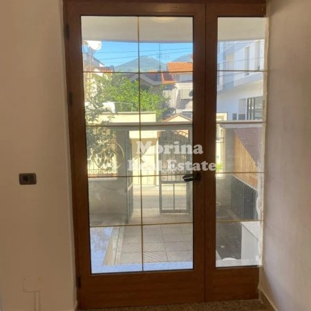 Tirane, jepet me qera ambjent biznesi Kati 1, 100 m² 600 € (Xhamlliku)