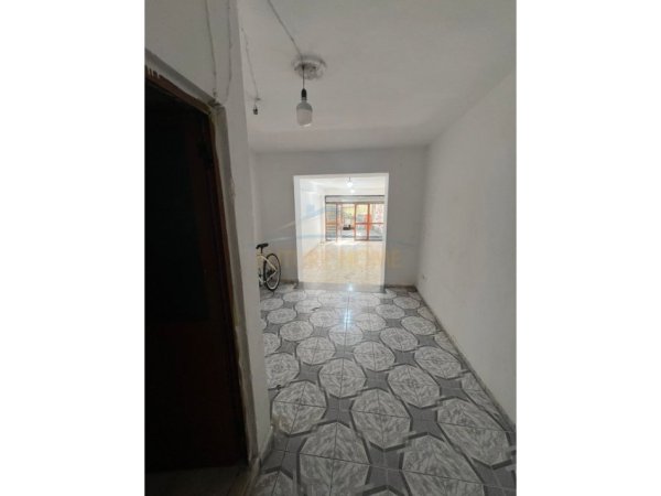Tirane, shitet ambjent biznesi Kati 0, 52 m² 100.000 € (Rruga Ferit Xhajko)