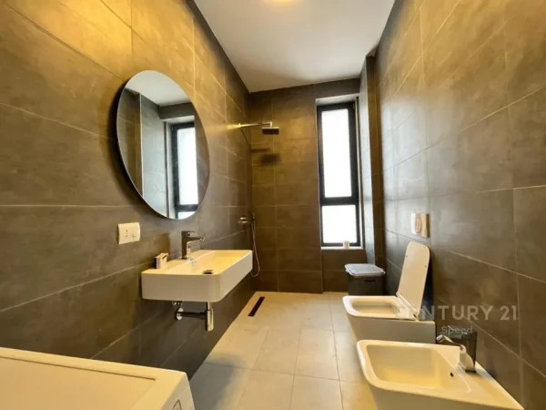 Shqiperi, jepet me qera apartament Kati 5, 100 m² 750 € (Ne Rrugen Jordan Misja prane Bulevardit te Ri)