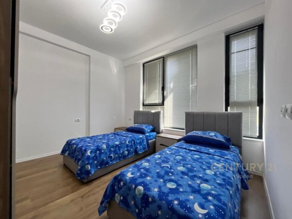Shqiperi, jepet me qera apartament Kati 5, 100 m² 750 € (Ne Rrugen Jordan Misja prane Bulevardit te Ri)