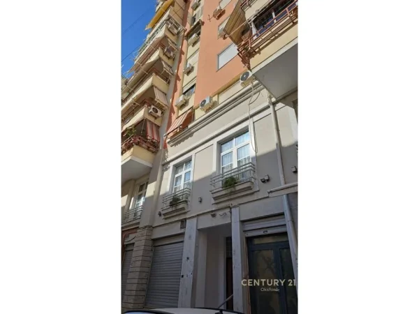 Tirane, jepet me qera apartament 2+1 Kati 4, 74 m² 800 € (Myslym Shyri)