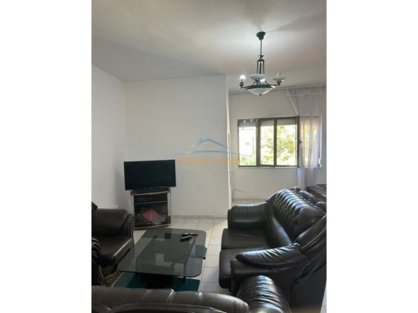 Tirane, jepet me qera apartament 2+1 Kati 2, 106 m² 460 € (Rruga Riza Cerova)