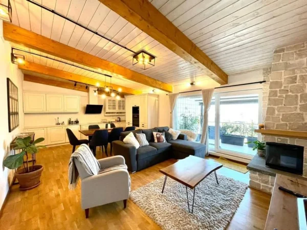 Tirane, jepet me qera apartament 2+1 Kati 9, 144 m² 1.200 € (Liqeni Artificial)