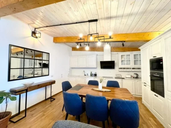 Tirane, jepet me qera apartament 2+1 Kati 9, 144 m² 1.200 € (Liqeni Artificial)