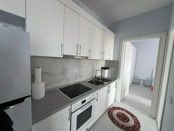 Tirane, jepet me qera apartament 1+1 Kati 6, 60 m² 650 € (Laprake)