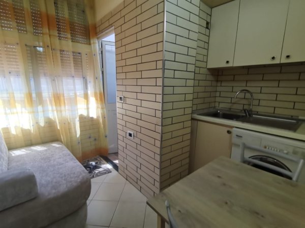 Tirane, jap me qera 1+1 Kati 2, 50 m² 370 € (Siri Kodra Rruga Gjon Mili)