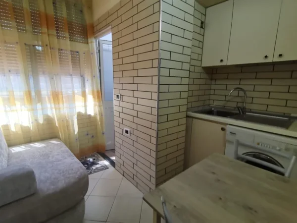 Tirane, jap me qera 1+1 Kati 2, 50 m² 370 € (Siri Kodra Rruga Gjon Mili)