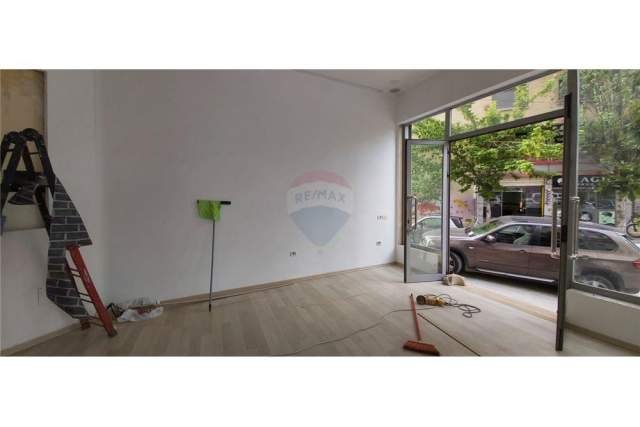 Tirane, jepet me qera ambjent biznesi Kati 0, 33 m² 350 Euro (Garda)