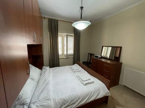 Tirane, jepet me qera apartament 2+1+BLK Kati 2, 103 m² 500 Euro (Libri Universitar)