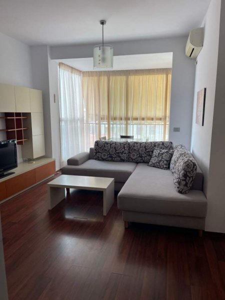 Tirane, jepet me qera apartament 1+1+BLK Kati 4, 65 m² 60.000 Leke (Rruga Komuna e Parisit)