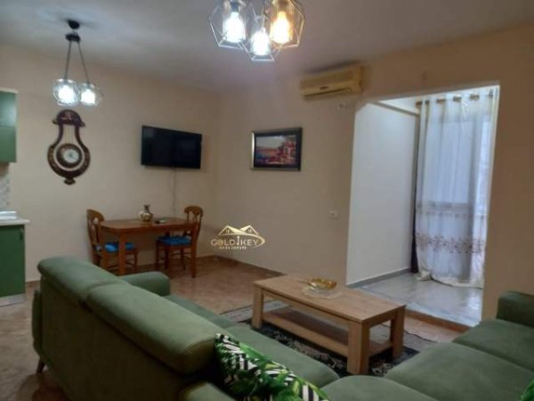 Durres, jepet me qera apartament Kati 5, 350 Euro (Muzeumi i Deshmoreve)