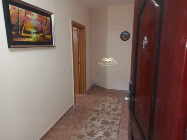 Durres, jepet me qera apartament Kati 5, 350 Euro (Muzeumi i Deshmoreve)