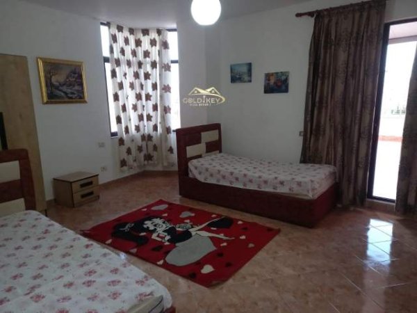 Durres, jepet me qera apartament Kati 5, 350 Euro (Muzeumi i Deshmoreve)