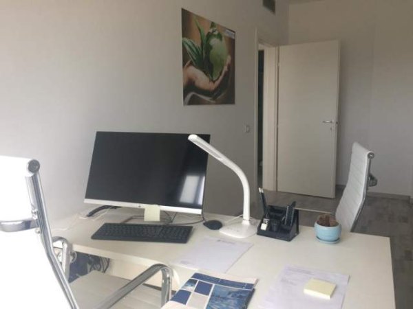 Tirane, jap me qera zyre Kati 10, 100 m² 1.300 Euro (Qender)