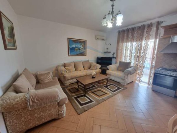 Tirane, jepet me qera apartament 2+1+BLK 105 m² 550 Euro