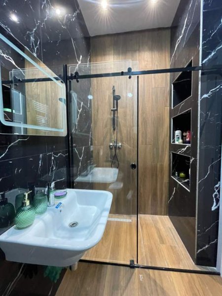 Tirane, jepet me qera apartament 1+1+BLK Kati 3, 79 m² 800 Euro (Rruga e Kavajes)