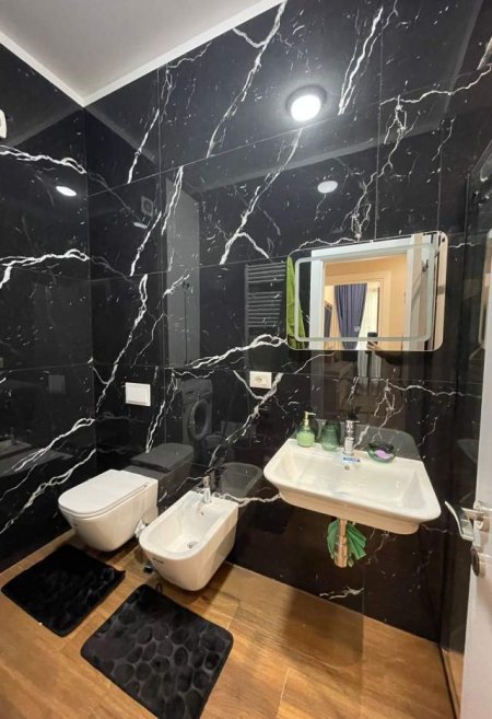 Tirane, jepet me qera apartament 1+1+BLK Kati 3, 79 m² 800 Euro (Rruga e Kavajes)