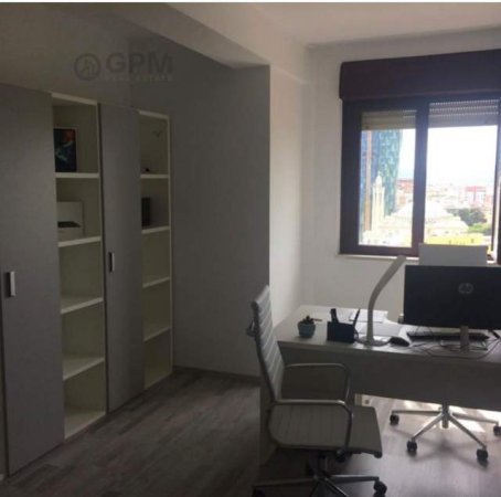 Tirane, jepet me qera zyre Kati 10, 100 m² 1.300 Euro ne Qender