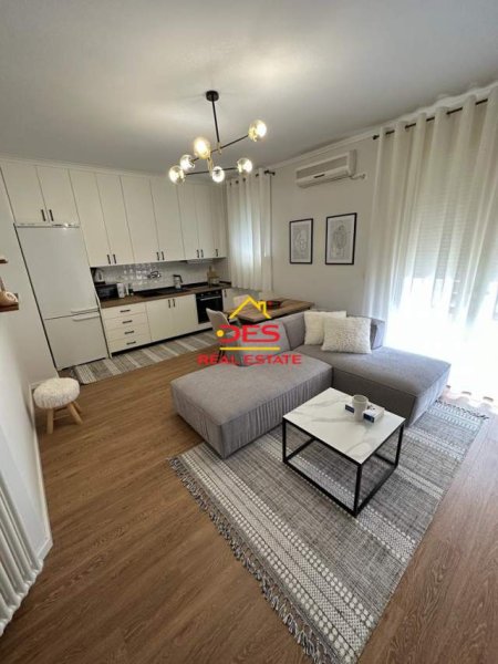 Vlore, jepet me qera apartament Kati 4, 80 m² 600 Euro (Rruga Murat Terbaci)