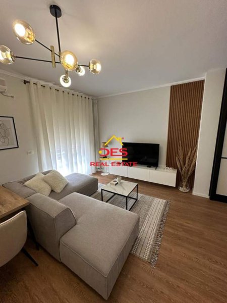 Vlore, jepet me qera apartament Kati 4, 80 m² 600 Euro (Rruga Murat Terbaci)