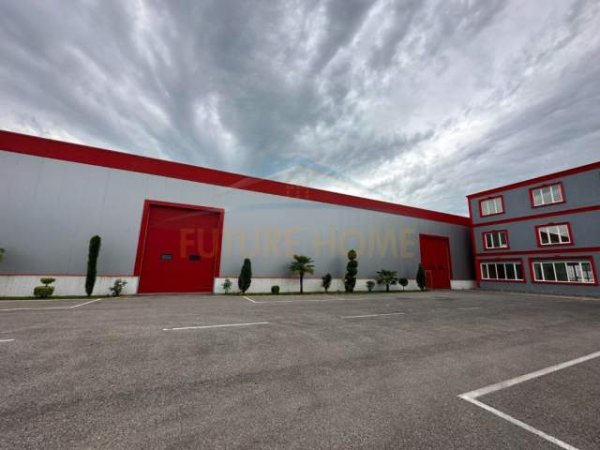 Tirane, jepet me qera magazine Kati 0, 1.250 m² 3.750 Euro (Vaqarr)