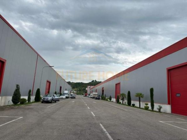 Tirane, jepet me qera magazine Kati 0, 1.250 m² 3.750 Euro (Vaqarr)