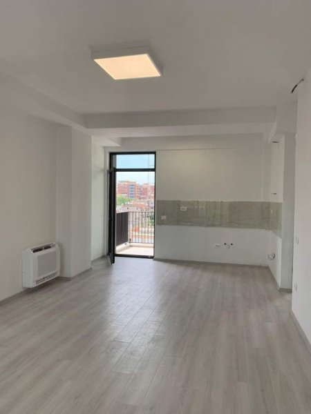 Tirane, jepet me qera ambjent biznesi Kati 7, 100 m² 1.000 Euro (perballe Sufllaqe Greke)