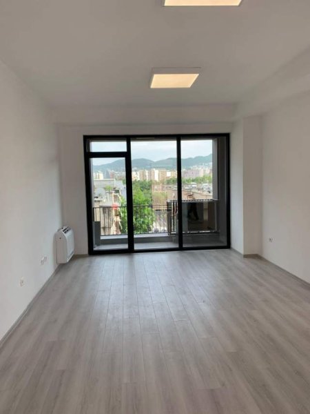 Tirane, jepet me qera ambjent biznesi Kati 7, 100 m² 1.000 Euro (perballe Sufllaqe Greke)