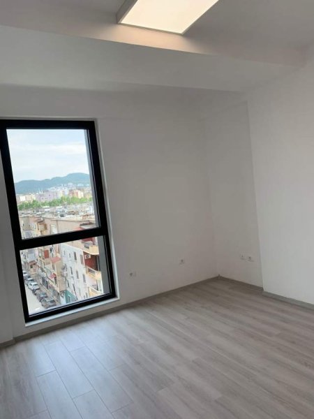 Tirane, jepet me qera ambjent biznesi Kati 7, 100 m² 1.000 Euro (perballe Sufllaqe Greke)