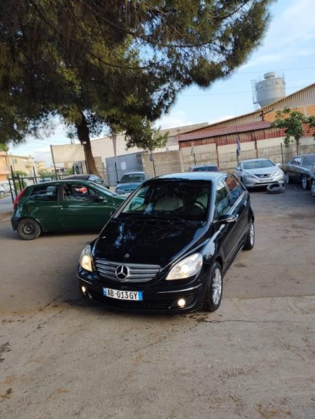 Shqiperi, shes makine Mercedes-Benz B class Viti 2006, 3.000 Euro