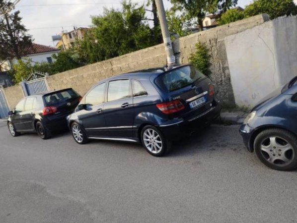 Tirane, shes makine Mercedes-Benz B class Viti 2006, 4.000 Euro