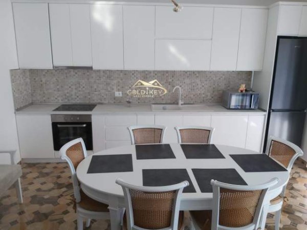 Durres, jepet me qera apartament 2+1+BLK Kati 3, 115 m² 900 Euro (Vila Zogut)