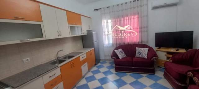 Durres, jepet me qera apartament 1+1+BLK Kati 2, 220 Euro (Stadiumi "Niko Dovana")