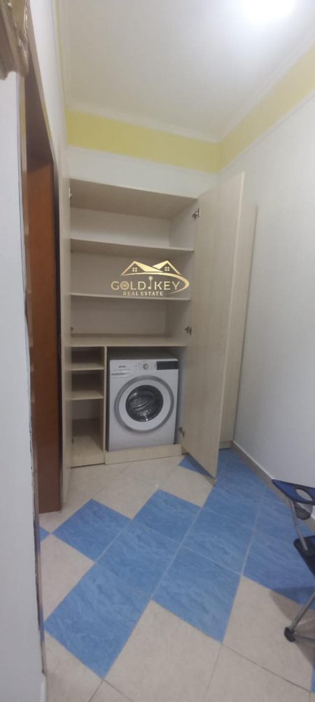 Durres, jepet me qera apartament 1+1+BLK Kati 2, 220 Euro (Stadiumi "Niko Dovana")