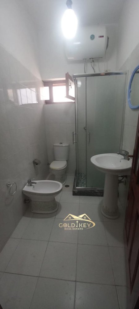 Durres, jepet me qera apartament 1+1+BLK Kati 2, 220 Euro (Stadiumi "Niko Dovana")