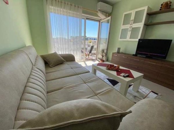 Plazh-Durres, jepet me qera apartament ne plazh 1+1+BLK Kati 4, 70 m² 45 Euro (Prane Hotel Palace,Durres)