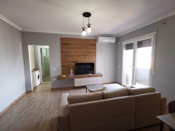 Tirane, jepet me qera apartament 1+1+BLK Kati 8, 78 m² 420 Euro (Rruga "Haxhi Hysen Dalliu")