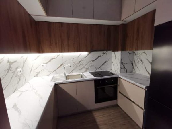 Tirane, jepet me qera apartament 1+1+BLK Kati 8, 78 m² 420 Euro (Rruga "Haxhi Hysen Dalliu")