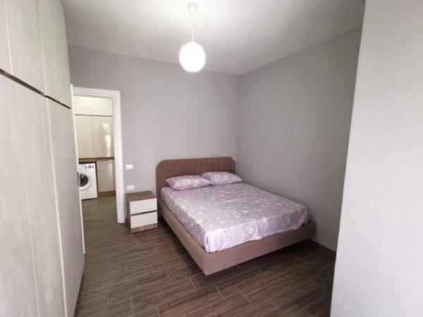 Tirane, jepet me qera apartament 1+1+BLK Kati 8, 78 m² 420 Euro (Rruga "Haxhi Hysen Dalliu")