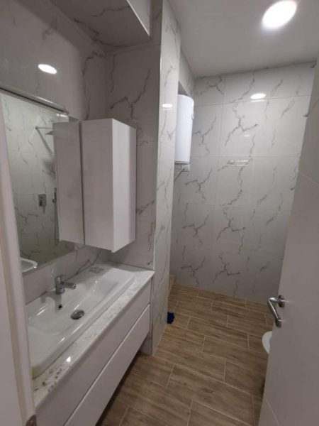 Tirane, jepet me qera apartament 1+1+BLK Kati 8, 78 m² 420 Euro (Rruga "Haxhi Hysen Dalliu")