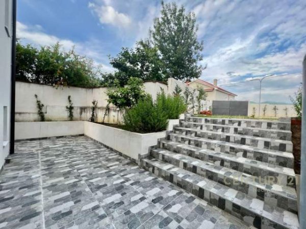Lista e ofertave - Objekte ne shitje 3+1 Kati 2, 525 m² 1500 Euro