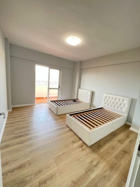 Tirane, shitet apartament 2+1+BLK Kati 10, 107 m² 125000 Euro (Laprake)