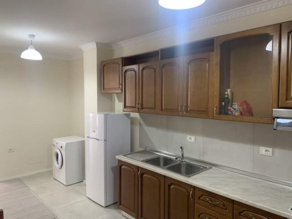 Tirane, jepet me qera apartament 1+1+A+BLK Kati 1, 80 m²
