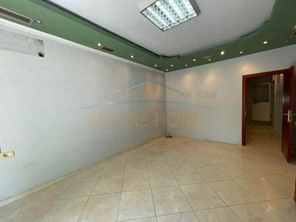 Tirane, jepet me qera ambjent biznesi Kati 0, 37 m² 330 Euro (Ali Demi)