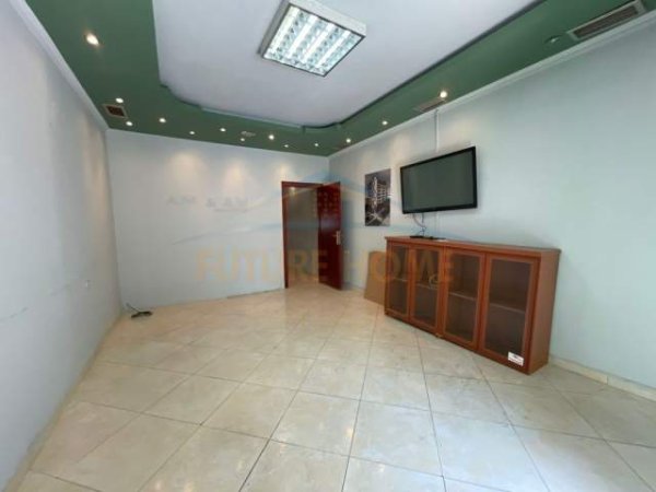 Tirane, jepet me qera ambjent biznesi Kati 0, 37 m² 330 Euro (Ali Demi)